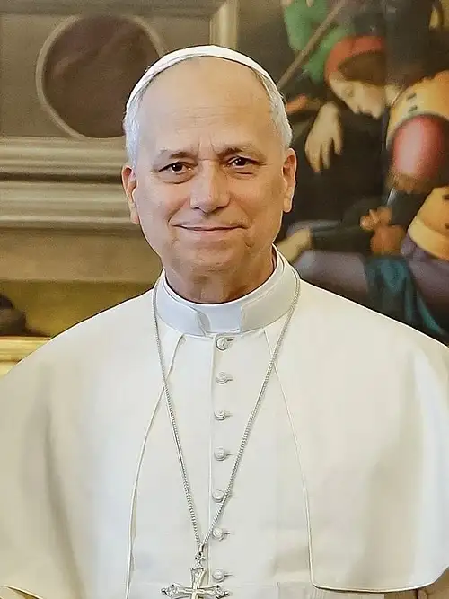 Robert Prevost mit seinem Namen als Konzilspapst Leo XIV.